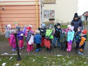 Výprava do lesa, krmení zvířátek